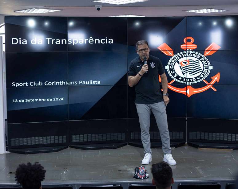 Diretor financeiro do Corinthians, Pedro Silveira, atualiza sobre a dívida do clube –