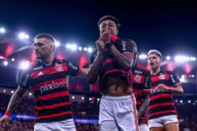 Ortiz inicia jogada para assistência de Bruno Henrique e gol de Arrascaeta em vitória sobre o Bahia –