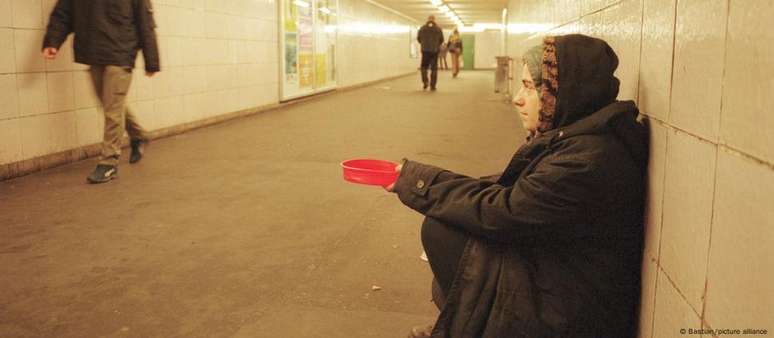 Violência e abuso levam mais meninas e mulheres jovens a morar na rua, na Alemanha