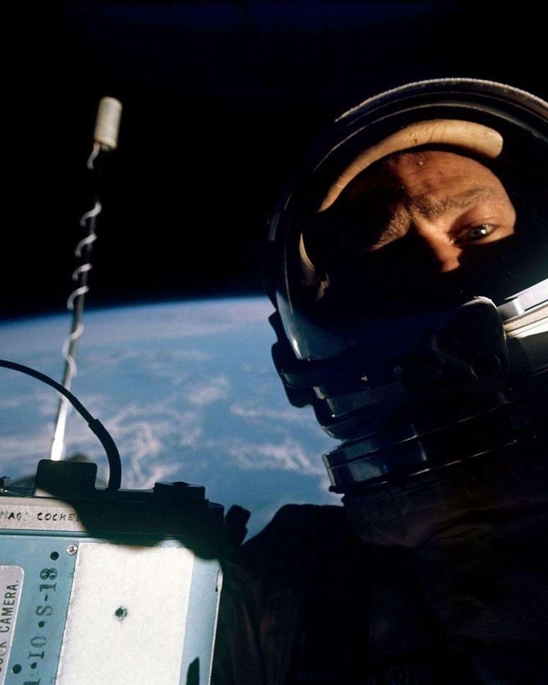 Astronauta Buzz Aldrin tirou primeiro autorretrato durante caminhada espacial na missão Gemini XII de quatro dias