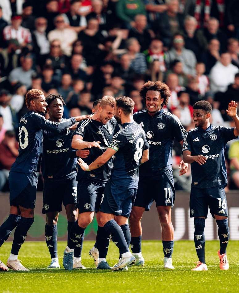 Jogadores do Manchester United comemorando. 