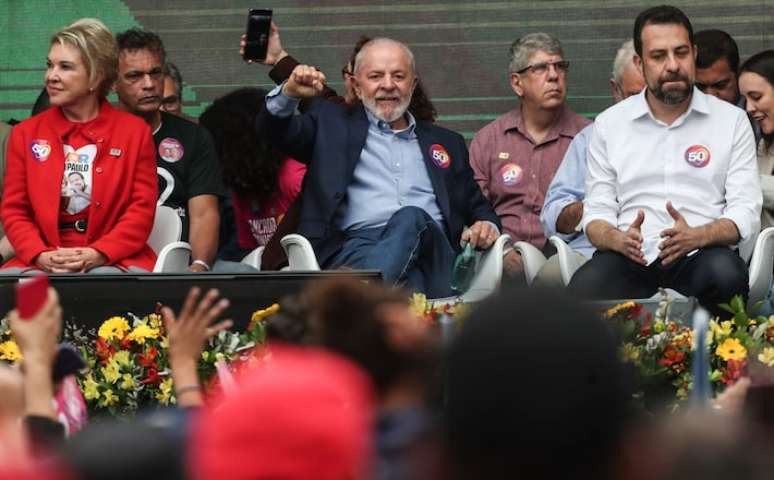 Lula (PT) e Guilherme Boulos (PSOL) em evento no Campo Limpo, na Zona Sul da cidade