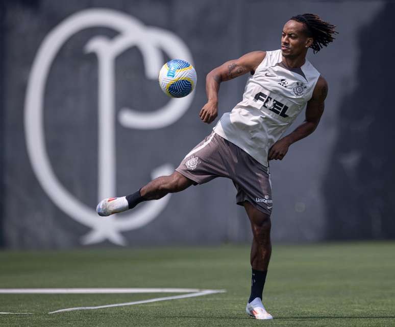 Corinthians pode ter reforço em campo contra o Botafogo neste sábado pelo Brasileirão. 