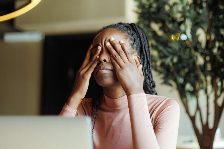 O burnout envolve uma série de sintomas que lembram, às vezes, um quadro depressivo ou ansioso