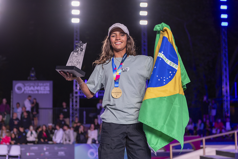 Rayssa Leal supera japonesas e é bicampeã mundial de skate street 