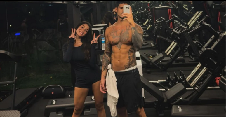 Bianca Andrade ao lado do então namorado Luca Dafrrè