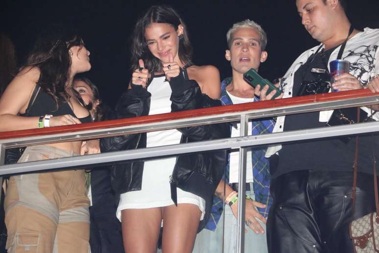 Bruna Marquezine - Figure 1