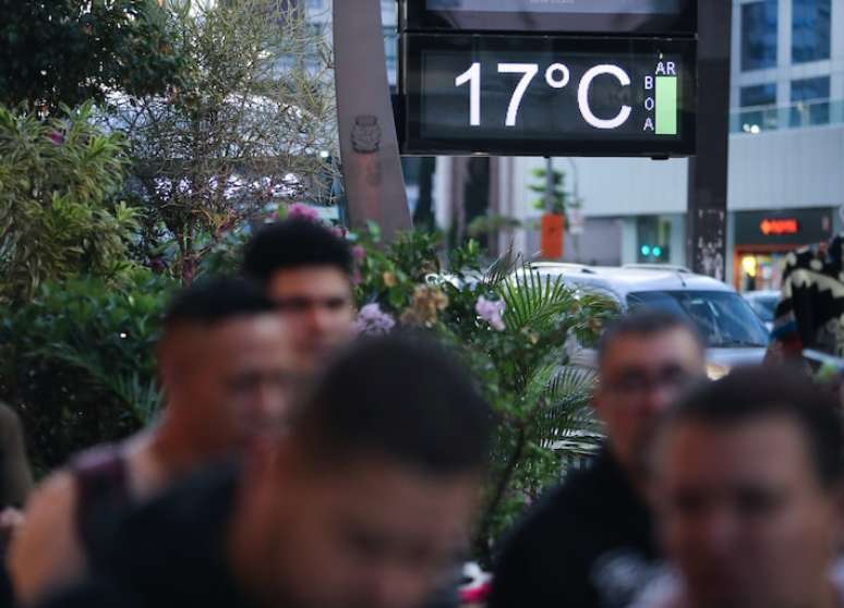 Temperatura despencou em São Paulo após dias de calor intenso na capital.