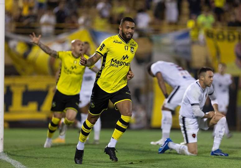 O Botafogo-PB perdeu para o San Bernardo e segue no quarto período da Série C.