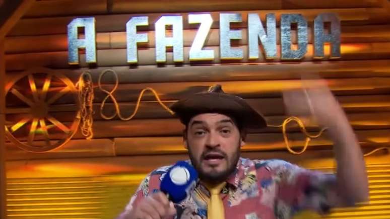 Matheus Ceará no "Domingo Record" falando sobre "A Fazenda"