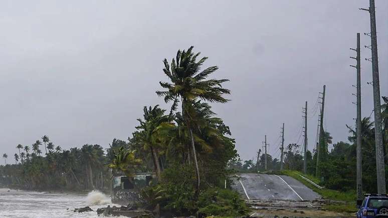 A escala Saffir-Simpson mede apenas a velocidade do vento, deixando de lado a maré de tempestade, as fortes chuvas e as enchentes, responsáveis por 90% das mortes durante as tempestades extremas