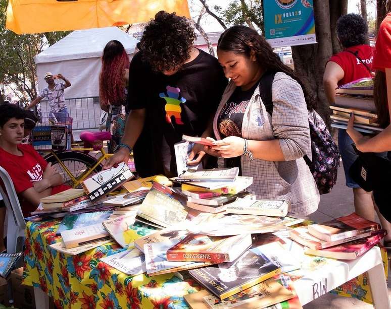 Feira promove estímulo à leitura, sobretudo entre jovens. Literatura periférica em contato com seu público-alvo.