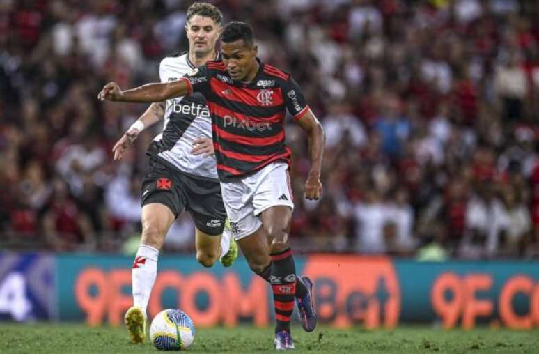 Lucas Bayer / Jogada 10 - Legenda: Alex Sandro estreou pelo Flamengo