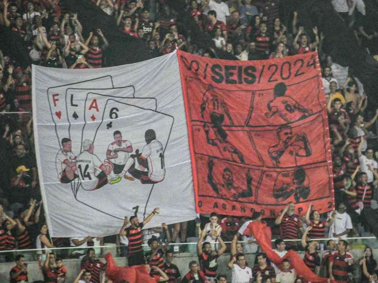 Bandeiras da torcida do Flamengo –