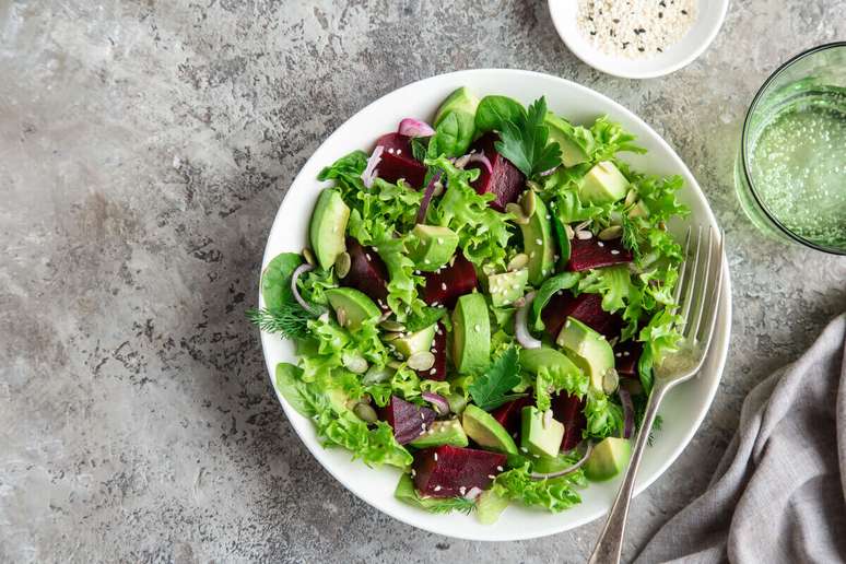 Salada para auxiliar o sistema digestivo 