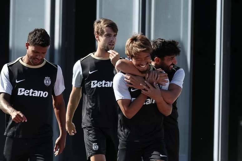 Jogadores do Sporting mostram animados. Afinal, nesta terça estreiam contra o Lille.