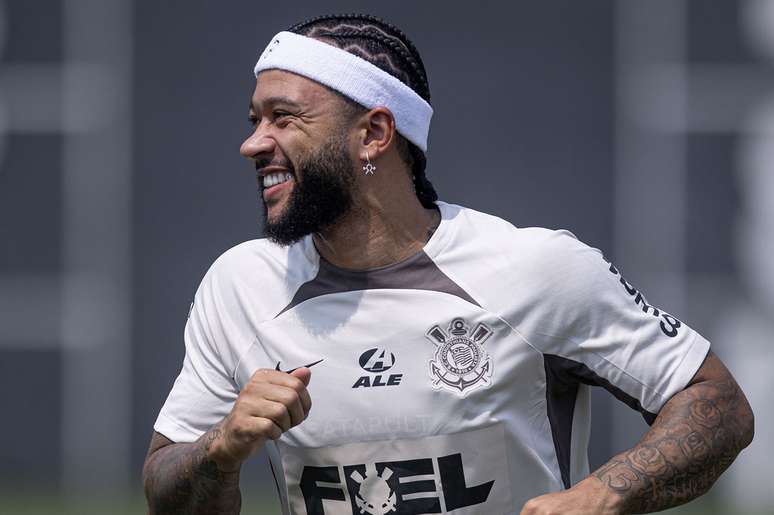 Memphis treinou durante o fim de semana no CT Joaquim Grava –