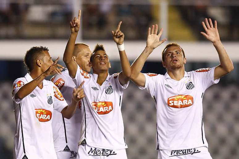 Companheiros do Santos na final da Copa do Brasil - 2010 -