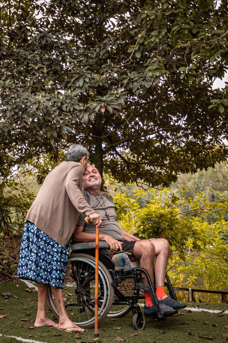 Miguel nasceu em Caicó, no Rio Grande do Norte, e veio com a família para a Baixada Santista em busca de melhores condições de vida; sua mãe, Maria, está com 95 anos, e teve 14 filhos