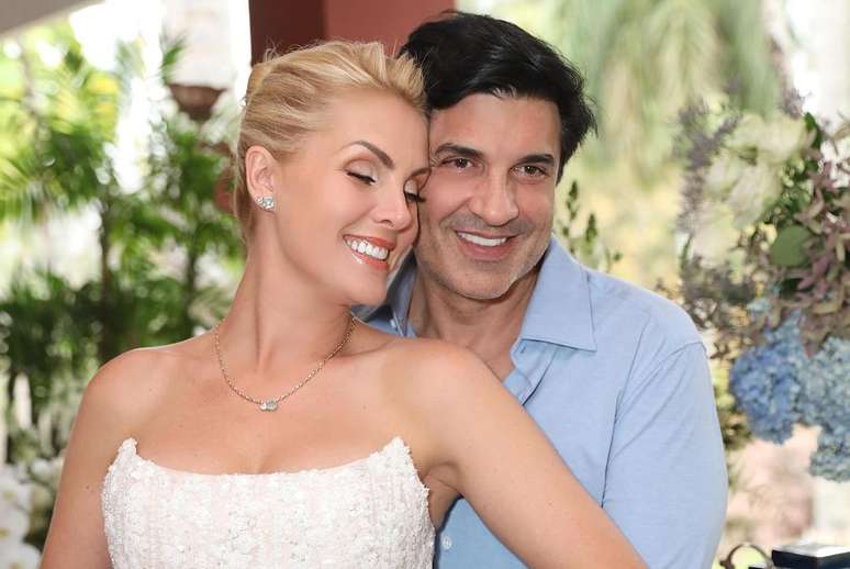 Ana Hickmann e Edu Guedes em festa de noivado