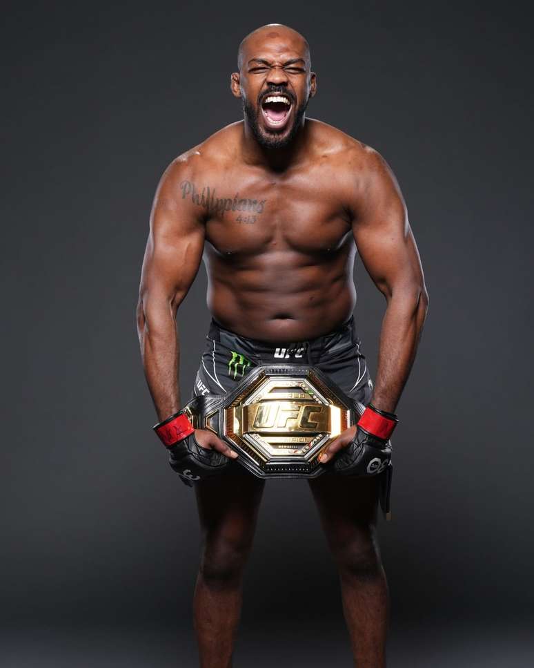 Jon Jones campeão dos pesados do UFC 