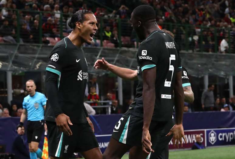 Van Dijk e Konaté. 