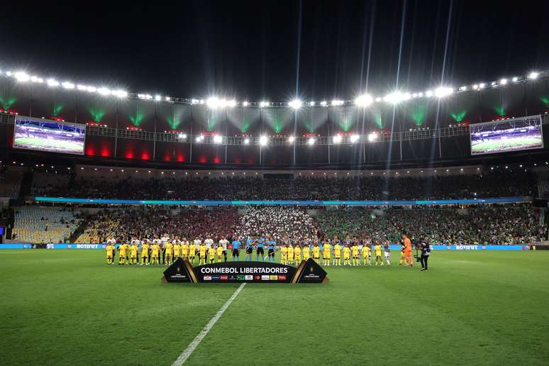 Ed Sheeran assiste Fluminense no maracanã 