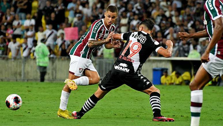 Arthur em ação com a camisa do Fluminense –