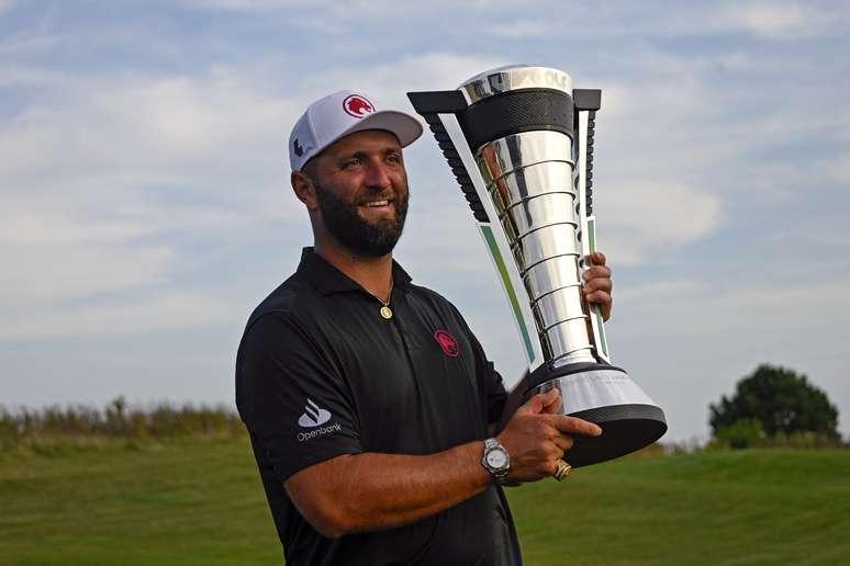 Jon Rahm foi o campeão do torneio sediado em Chicago e que tem como investidor fundo da Arábia Saudita