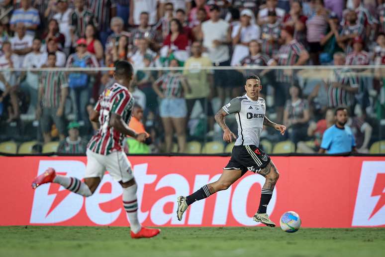 Atlético visita o Fluminense no Maracanã. 