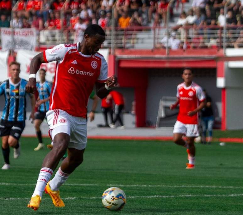 Internacional vence o Grêmio em clássico da Copa FGF