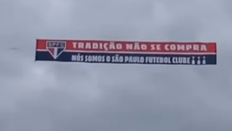 Torcedores são-paulinos provocam Botafoguenses antes da partida decisiva