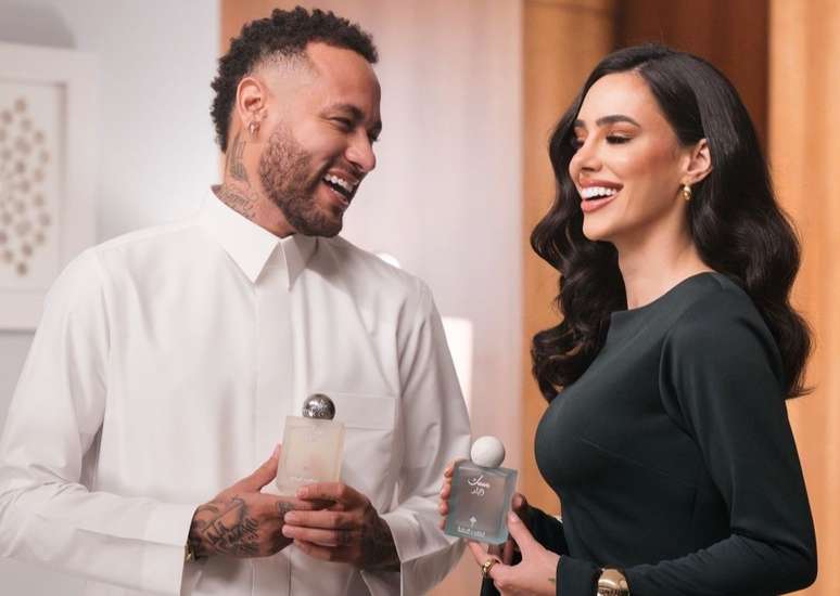 Neymar e Bruna Biancardi fazem propaganda de marca de perfumes