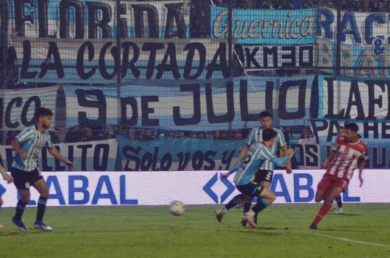 Racing tenta ser visitante indigesto em Curitiba –