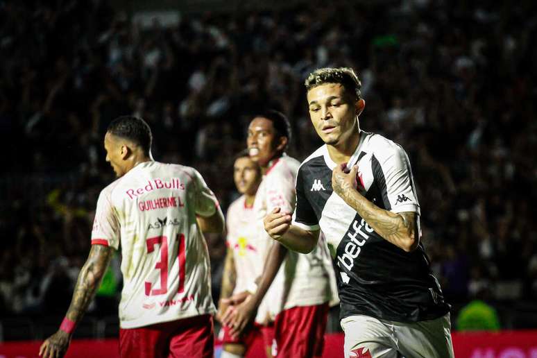 Adson jogava no Vasco quando se lesionou -