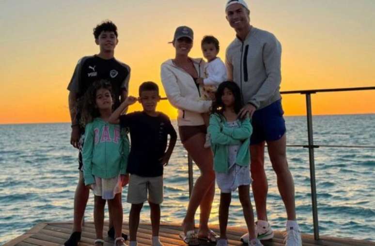 Jogador do Al-Nassr e Georgina Rodríguez têm o hábito de compartilhar nas redes sociais momentos com os filhos –