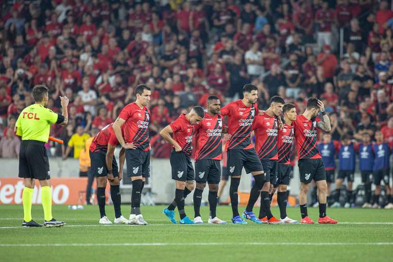 Athletico-PR x Racing pela Sul-Americana: time paranaense precisa marcar em casa