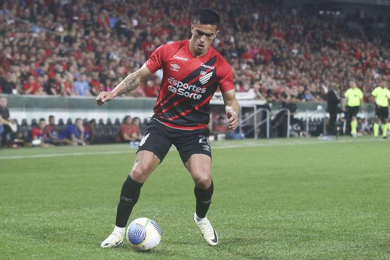 Bruno Praxedes é meio-campo no Athletico-PR, que encontra o Racing pelas quartas de final da Sul-Americana