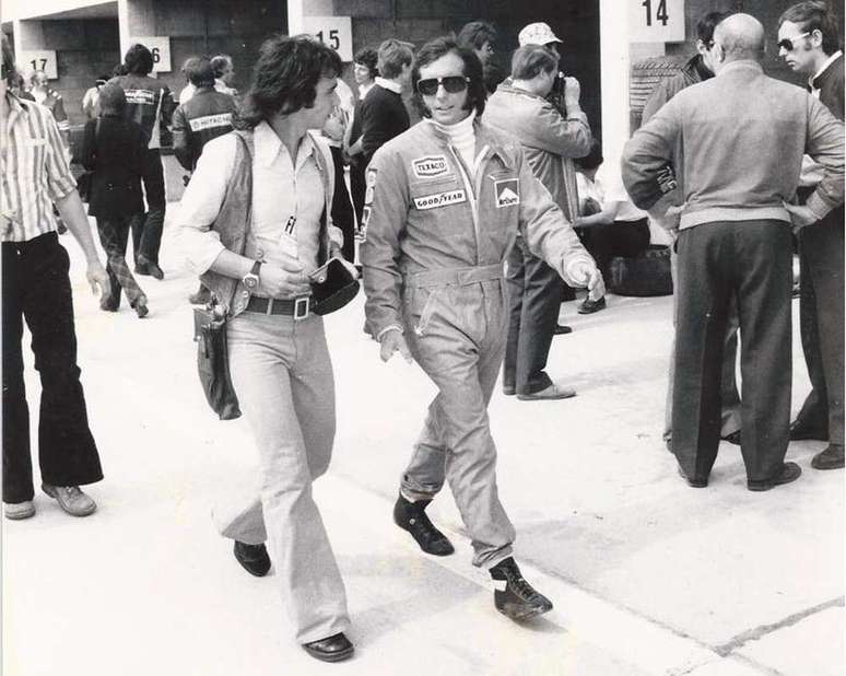 Reginaldo Lemme e Emerson Fittipaldi no circuito de F1 na década de 70