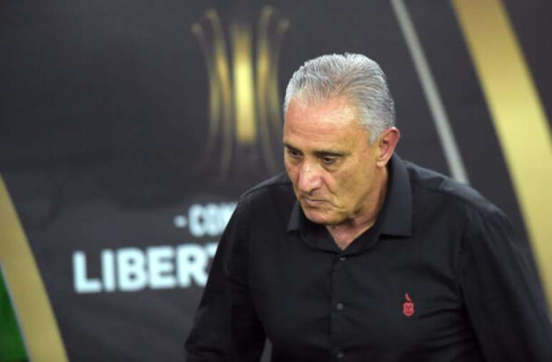 Torcedores do Flamengo xingam Tite após derrota para a Libertadores