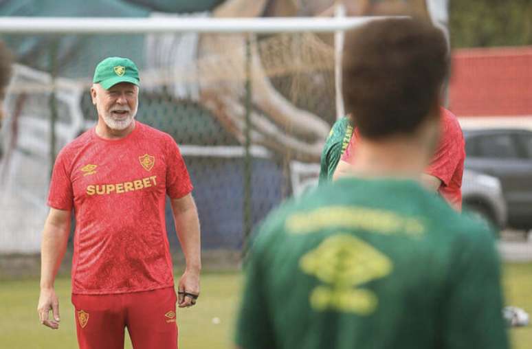 Fluminense terá defesa reserva contra o Botafogo; time provável