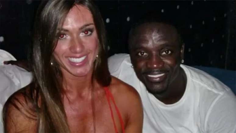 Akon e Nicole Bahls namoraram brevemente em 2010.