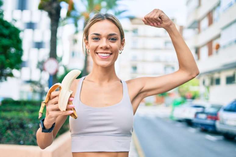 Os benefícios da banana incluem a recuperação muscular 