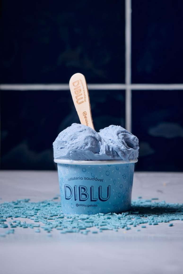 Sorvete fior di latte com spirulina azul da DIBLU