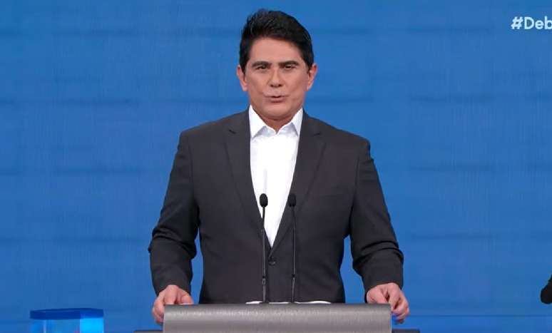 Cesar Filho manda recado ao vivo para candidatos durante debate do SBT 