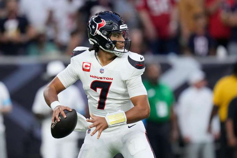 O quarterback C.J. Stroud segue evoluindo e lidera os Texans com autoridade