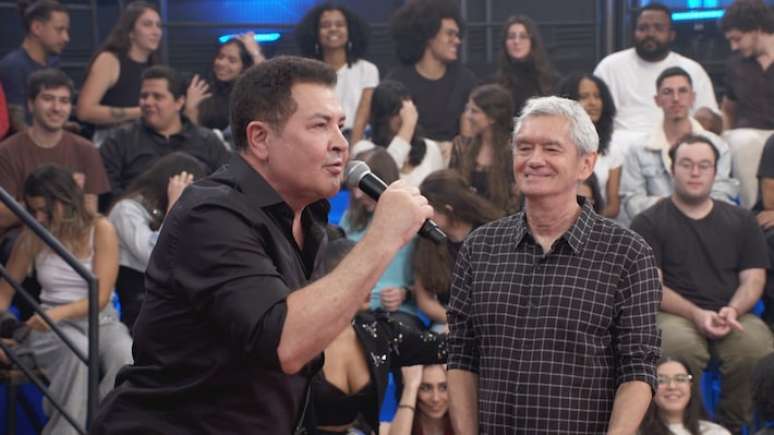 Beto Barbosa e Serginho Groisman no palco do 'Altas Horas' exibido em 21 de setembro de 2024