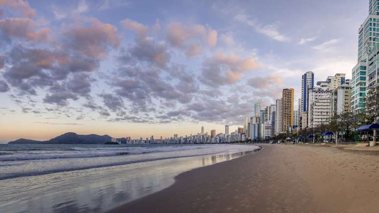 O projeto de reurbanização da orla da Praia Central envolve melhorias que vão além do alargamento da faixa de areia e do calçadão