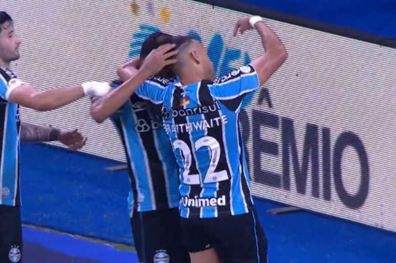 Grêmio vence o Flamengo e respira na briga contra o rebaixamento