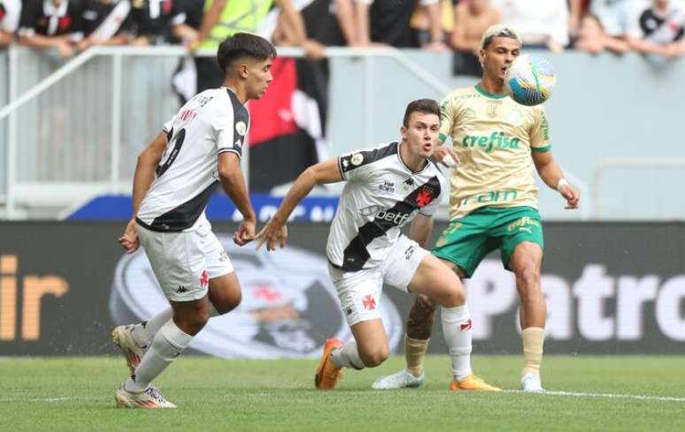 Vasco dan Palmeiras memenangkan duel di Stadion Mane Garrincha di Brasilia untuk Liga Brasil.